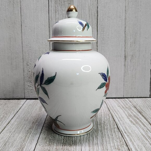 Vintage Japanese Porcelain Ginger Jar Floral Design with Lid 6'' Tall - Picture 2 of 7